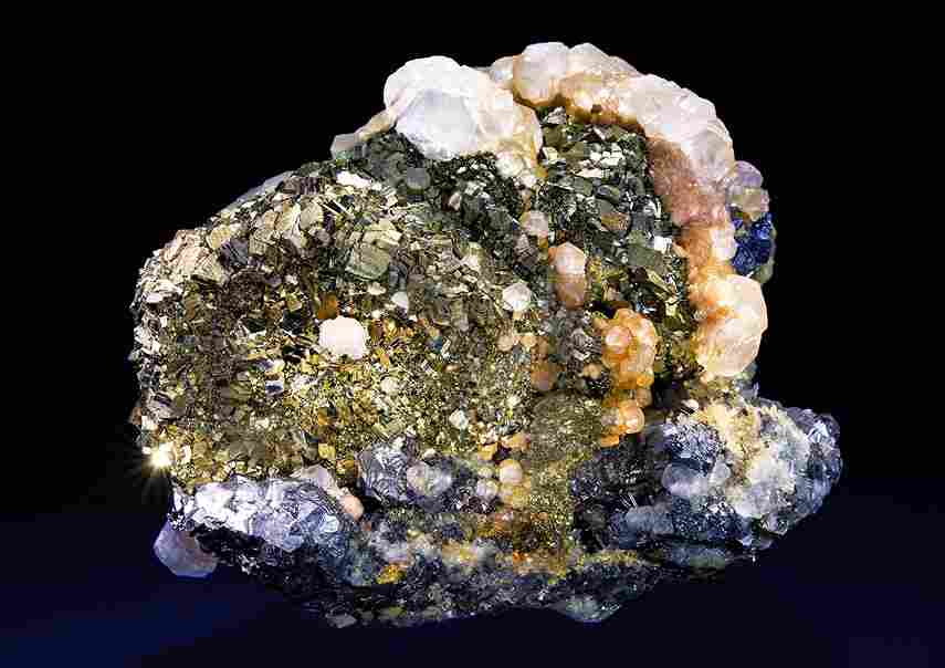 سنگ سیلیس طلادار با رگه های طبیعی و ظاهر درخشان